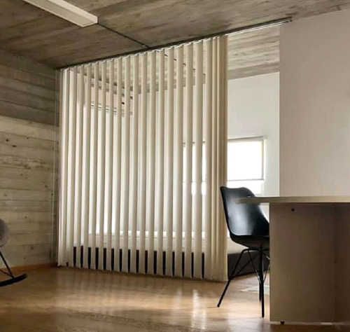 Curtains<br />
<b>with vertical bands</b>